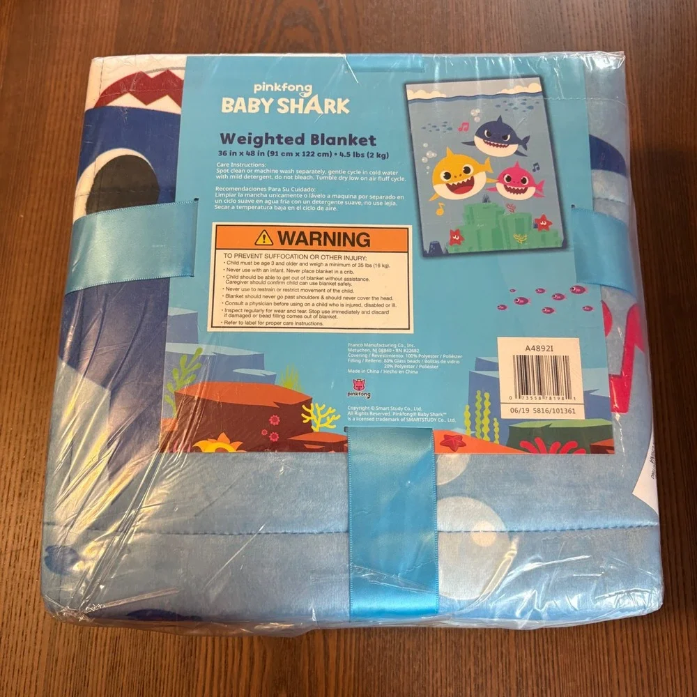Pinkfong Baby‎ Shark Weighted Blanket Kids 36x48 Blue 4.5lb NEW